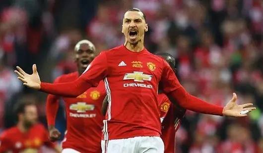 利物浦全队今日参观日本寺庙,迪亚斯仍在队中.