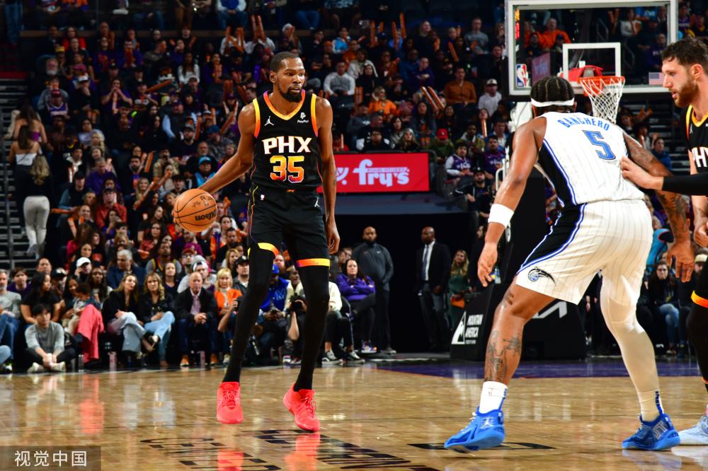 官方：斯图加特签下巴萨二队18岁中场达尔维奇，双方签约4年.